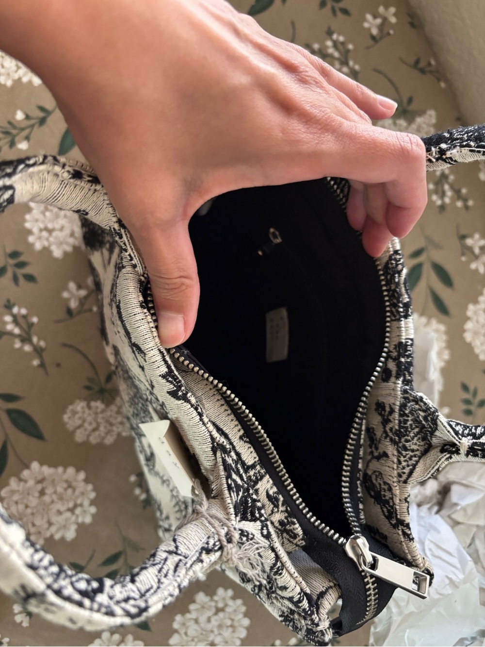 NWT, a new day Black & Cream Botanical Tote with Removable Strap, target - Picture 4 of 6